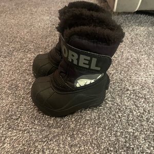 Sorel Snow Boots, like new, size 4 toddler